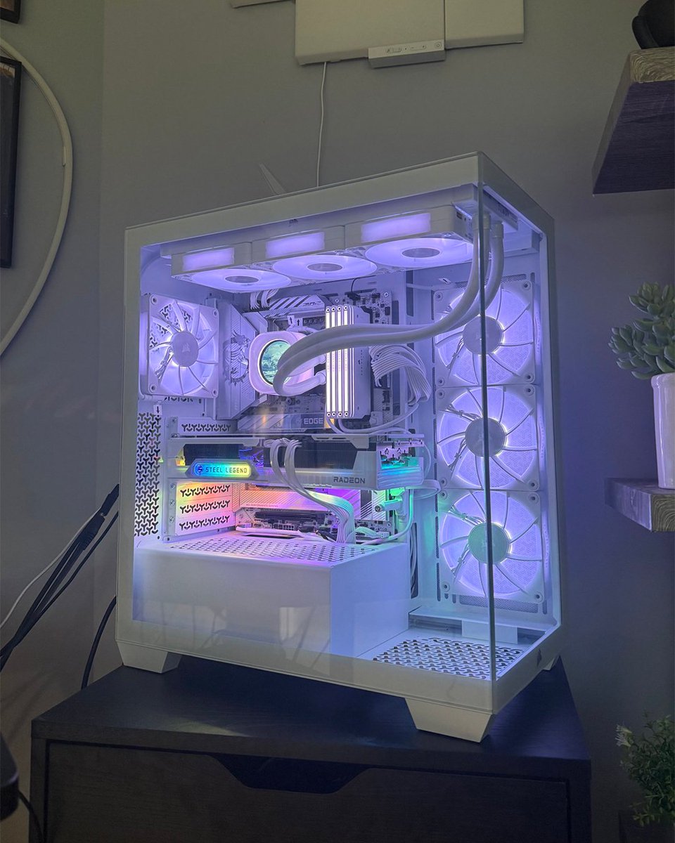 CorsairLatam's tweet image. ¿Cómo calificas este montaje? 💥
📸 @jaxski808 

#Corsair #pc #pcbuilding #setup