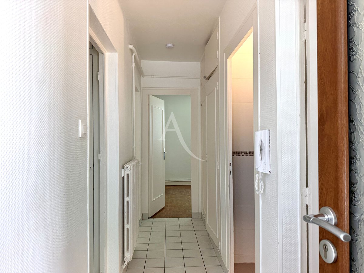 ✨ Nouveau | À louer | TOURS 📍

▪ Appartement
▪ 3 pièce(s)
▪ 62 m²
▪ Classe climat: 49 kgCO2/m².an(D)
▪ Classe énergie: 225 kWhEP/m².an(NS)
▪ 674€ par mois

ladresse.com/annonce/locati…

Contactez-nous pour plus (...)