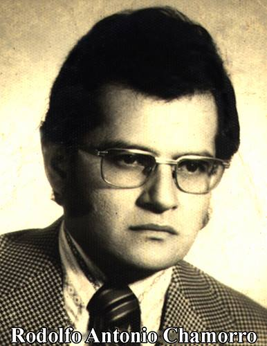 17/04/1980. El profesor Rodolfo Antonio Chamorro, Alcalde del Municipio de Quezaltepeque, departamento de La Libertad, quien era miembro de la Unión Democrática Nacionalista-UDN, fue asesinado en su casa por un Escuadrón de la Muerte. Hecho cometido frente a su familia.