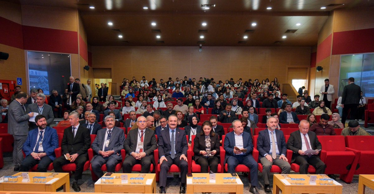 HituKurumsal's tweet photo. Hitit Üniversitesi ev sahipliğinde; Çorum Valiliği, Çorum Belediyesi ve Alaca Eğitim Vakfı işbirliğiyle düzenlenen, "3. Uluslararası Türkistan'dan Anadolu’ya İrfan Geleneği: Hüseyin Gazi Sempozyumu" başladı.

✍️ https://t.co/nF57MtZm7u

#HititÜniversitesi @ProfAliOzturk https://t.co/n4oCwt6fz2