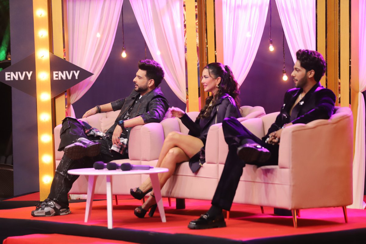 Sunny Leone tweet media