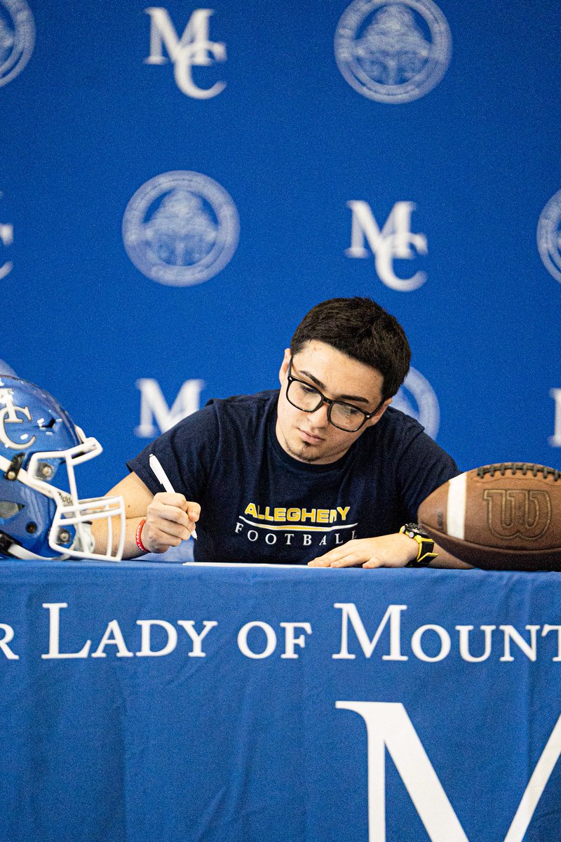 Heeraddd's tweet photo. Pen to Paper!! @AlleghenyFB @OLMC_CoachWard @GeorgeCluster 
@Coach_Layer @Coach_Taggart22 https://t.co/L0PT4qIkVr