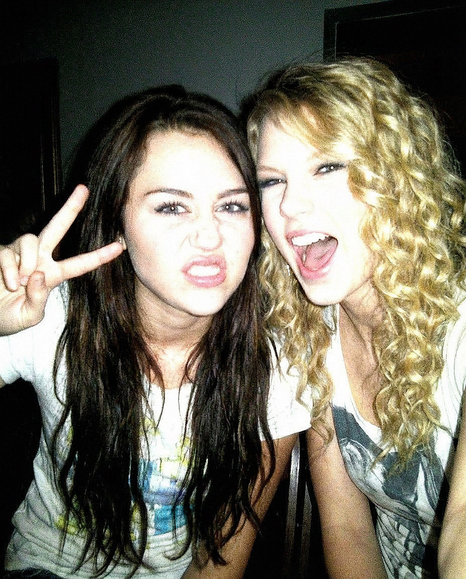 𝙾𝚛𝚍𝚒𝚗𝚊𝚛𝚢 𝙶𝚒𝚛𝚕. tweet media