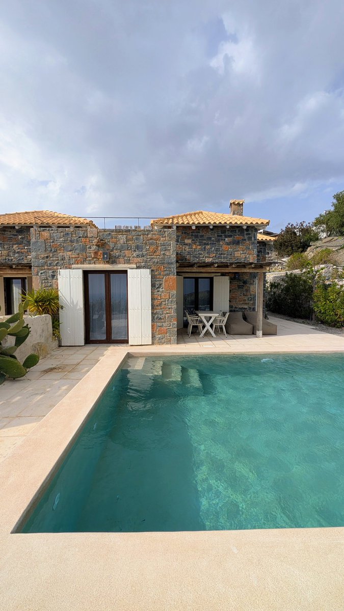 CKTH85's tweet image. Ein absoluter Traum auf #Kreta.
🌤️🌎🏞️⛰️🌊🏊🏻‍♂️🏖️🌴✈️
Unsere letzte Unterkunft.
Schönes Wochenende. 🙋🏻‍♂️