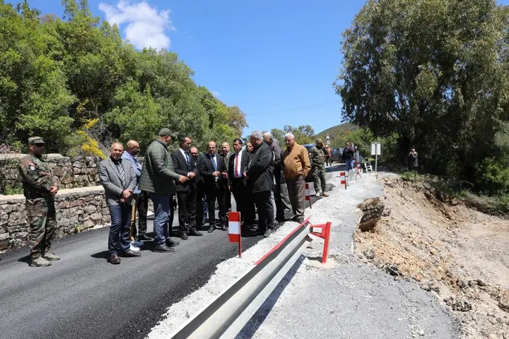 TapNewsAgency's tweet photo. #Tunisia: The Public Works Minister inspected several landslides affecting national, regional &amp; local roads in #Jendouba, incl. in #Babouch, saying ministry signed agreement with engineering consultancy &amp; is preparing fast-track tender to speed up emergency interventions. #TAP_En https://t.co/G5TisVJhWE