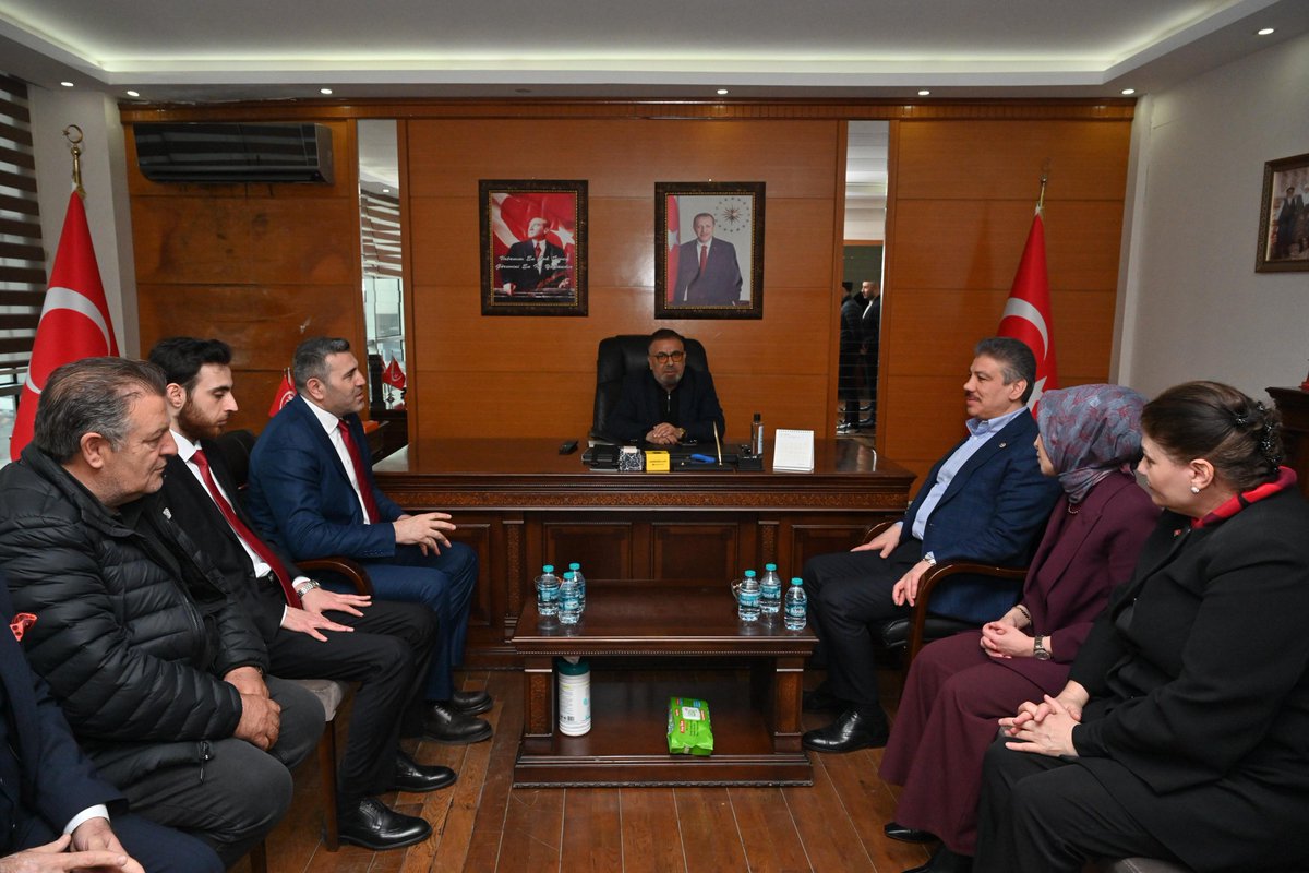 AK Parti Büyükçekmece İlçe Teşkilatımızda uzun yıllar görev yapan Nesim Çevik’i iş yerinde ziyaret ettik. 

Vefanın ve dayanışmanın en güzel örneğini Büyükçekmece’de yaşıyoruz. 

Nesim beye teşekkür ediyorum.