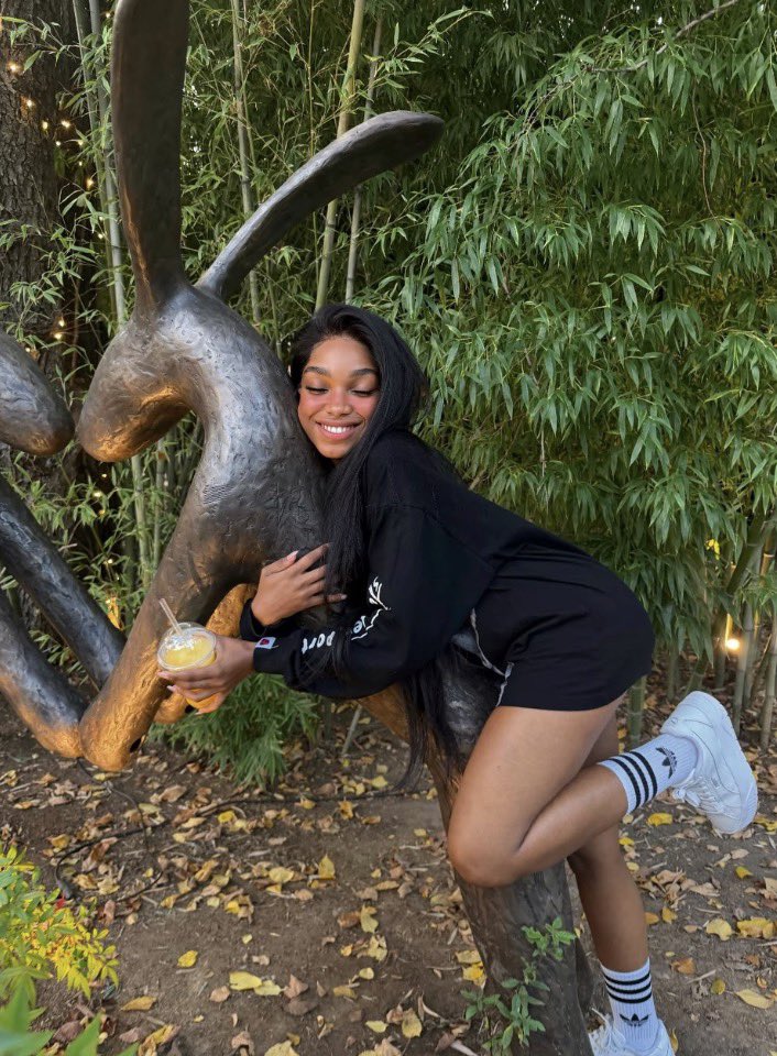 I’m all about this Babe 😍❤️.

SUSTAINABLE THANDEKA 
THANDEKA THE CLOUT
#TshabalalaTheBrand
#ThandekaTshabalala