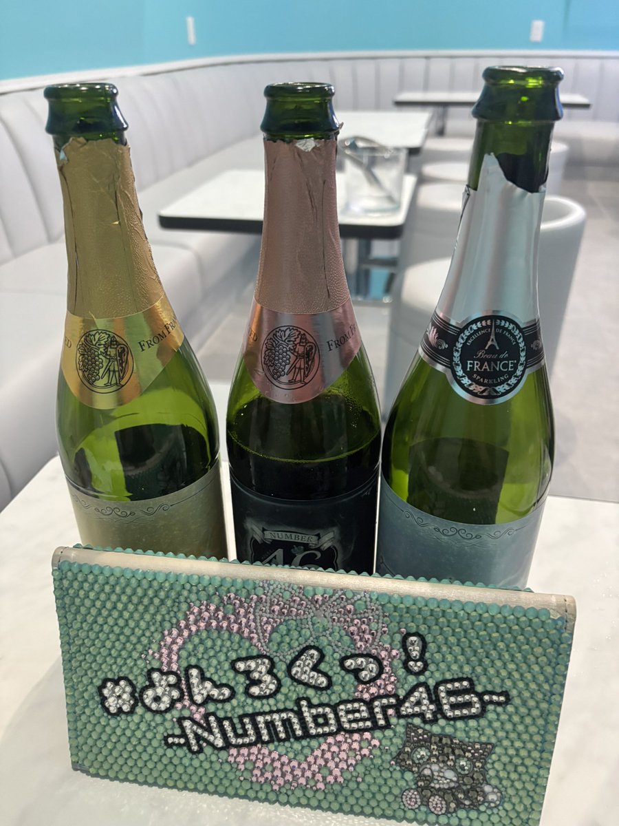 kencha_oshikatu's tweet photo. 今月多分3回目のキラ伝!
来週から出張(笑)なので行けないので沢山あえて嬉しかった(*≧∀≦*)
美容院行きたてのサラサラヘアーは似合いすきでなかなか直視出来ず
後半も頑張れ!💪
@miunyan_46
#number46 #コンカフェ #歌舞伎町コンカフェ https://t.co/9UOIAZQIlH