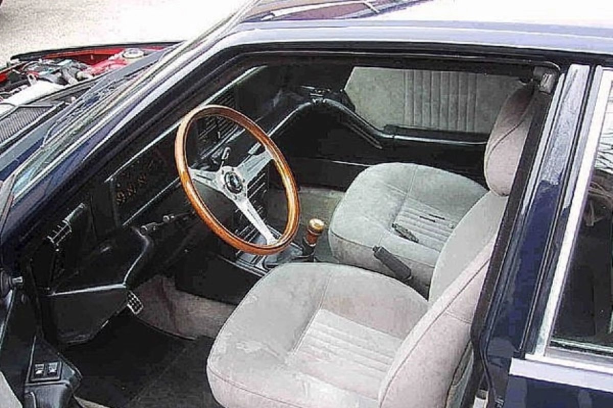 giovannitundo's tweet image. Una normale #Prisma 4wd, ma col motore della Delta integrale 8v, portato a 200cv, parti del cruscotto [con la strumentazione aggiuntiva] sempre della Delta integrale e altre personalizzazioni. @corrini