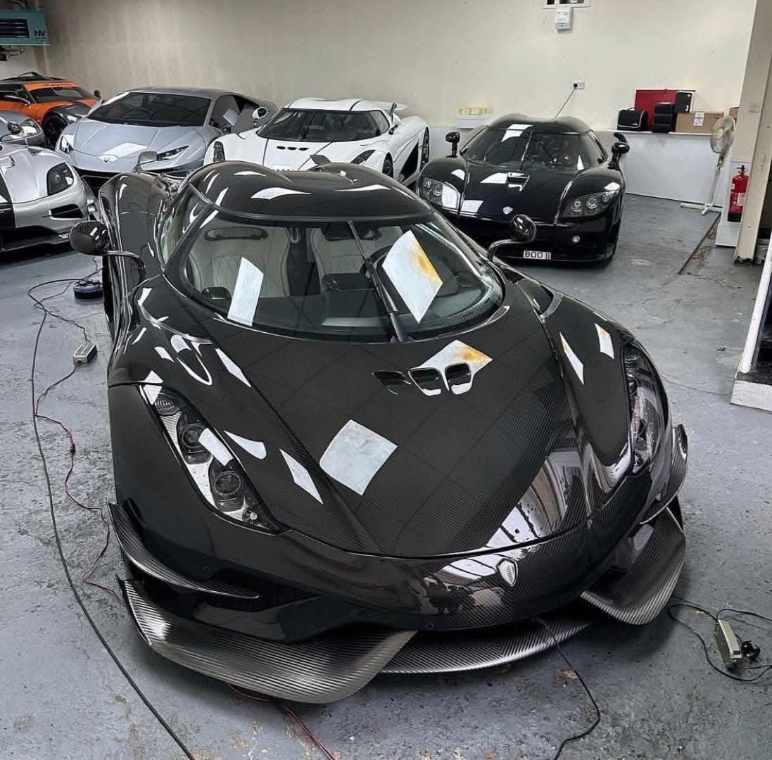 CarCultureCC's tweet photo. Koenigsegg Regera in "Exposed Carbon" 🖤 https://t.co/zvG9BhUQfC