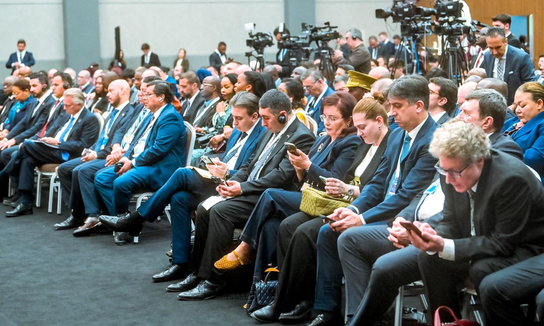 S.E.<a href="/GeneralNeva/">SE Evariste Ndayishimiye</a>, Président du 🇧🇮et Président en exercice de l’#UA,est intervenu au panel des leaders du Forum diplomatique d’Antalya #ADF.Il a dénoncé la dislocation de la gouvernance mondiale et appelé à un retour aux sources pour renforcer l’unité régionale puis continentale.