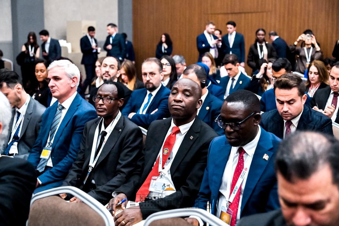 lionel_Mpawe's tweet image. 1/2 Sur le panel des leaders du Forum diplomatique d’Antalya #ADF en Turquie, le Chef de l’État burundais, S.E @GeneralNeva, figurait parmi les invités d’honneur. Dans son intervention, il a plaidé pour un retour aux fondements essentiels de la gouvernance et de ...