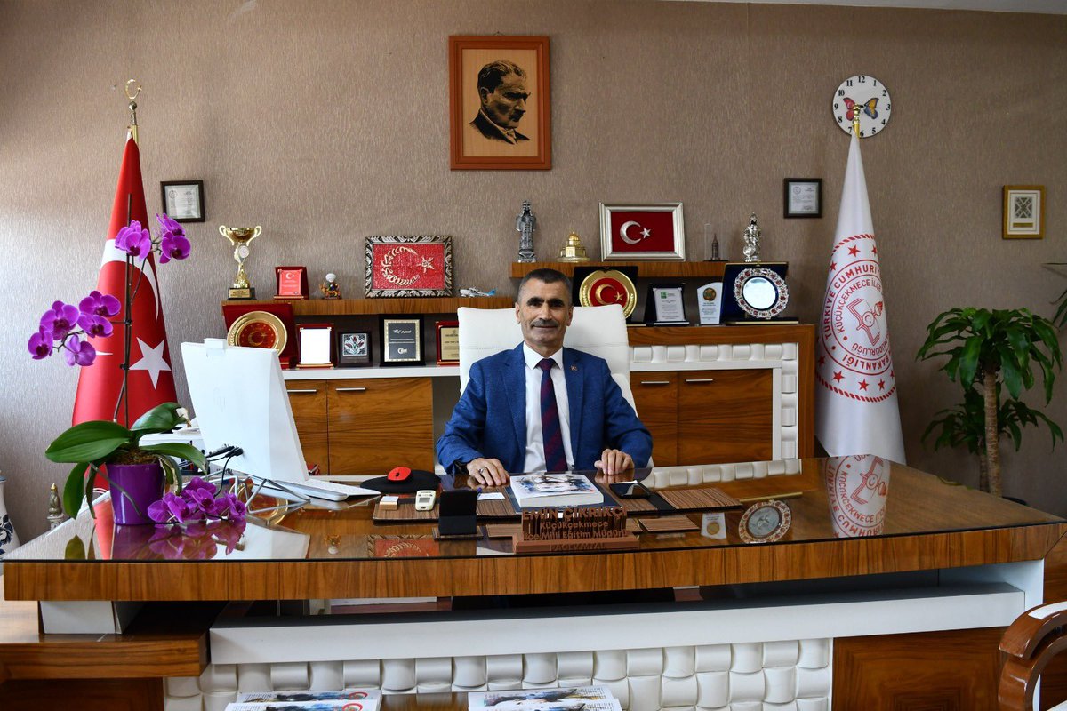 KucukcekmeceMeb's tweet photo. İlçe Millî Eğitim Müdürümüz Emin ÇIKRIKÇI, “Çocuklarımız Önceliğimizdir” başlıklı mesaj yayımladı.

🔗https://t.co/QmhcPO1ajV

#küçükçekmece https://t.co/8QFhynjYpa