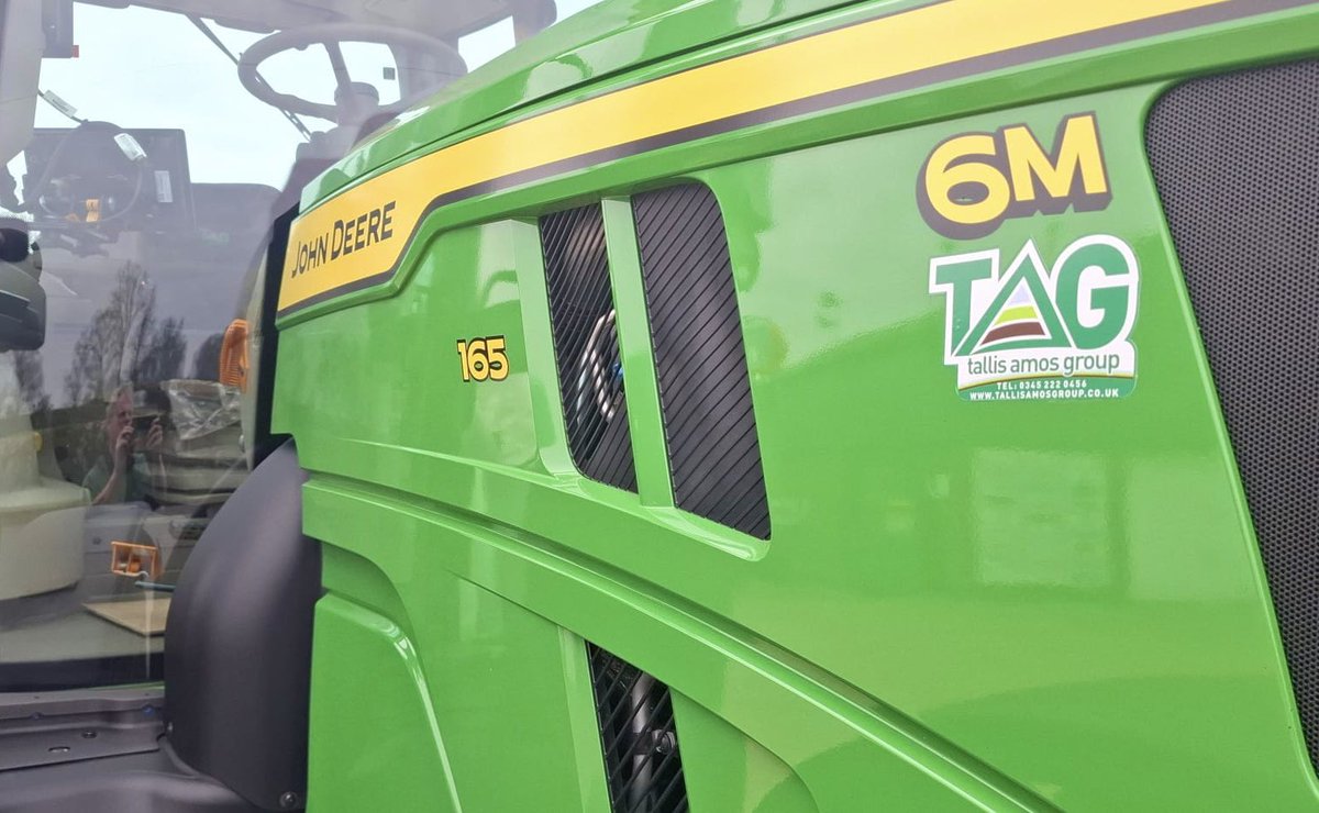 tallisamosgroup's tweet image. 🤩WOW! What a smart 🟢🚜@johndeere  #6M 165 leaving TAG #Evesham to Overbury Enterprises with red wheels, that has always been an Overbury tradition.

We hope you enjoy your new tractor👍

Sold by James and delivered and installed by Demo Jim👍

@overburyent @No1FarmerJake
