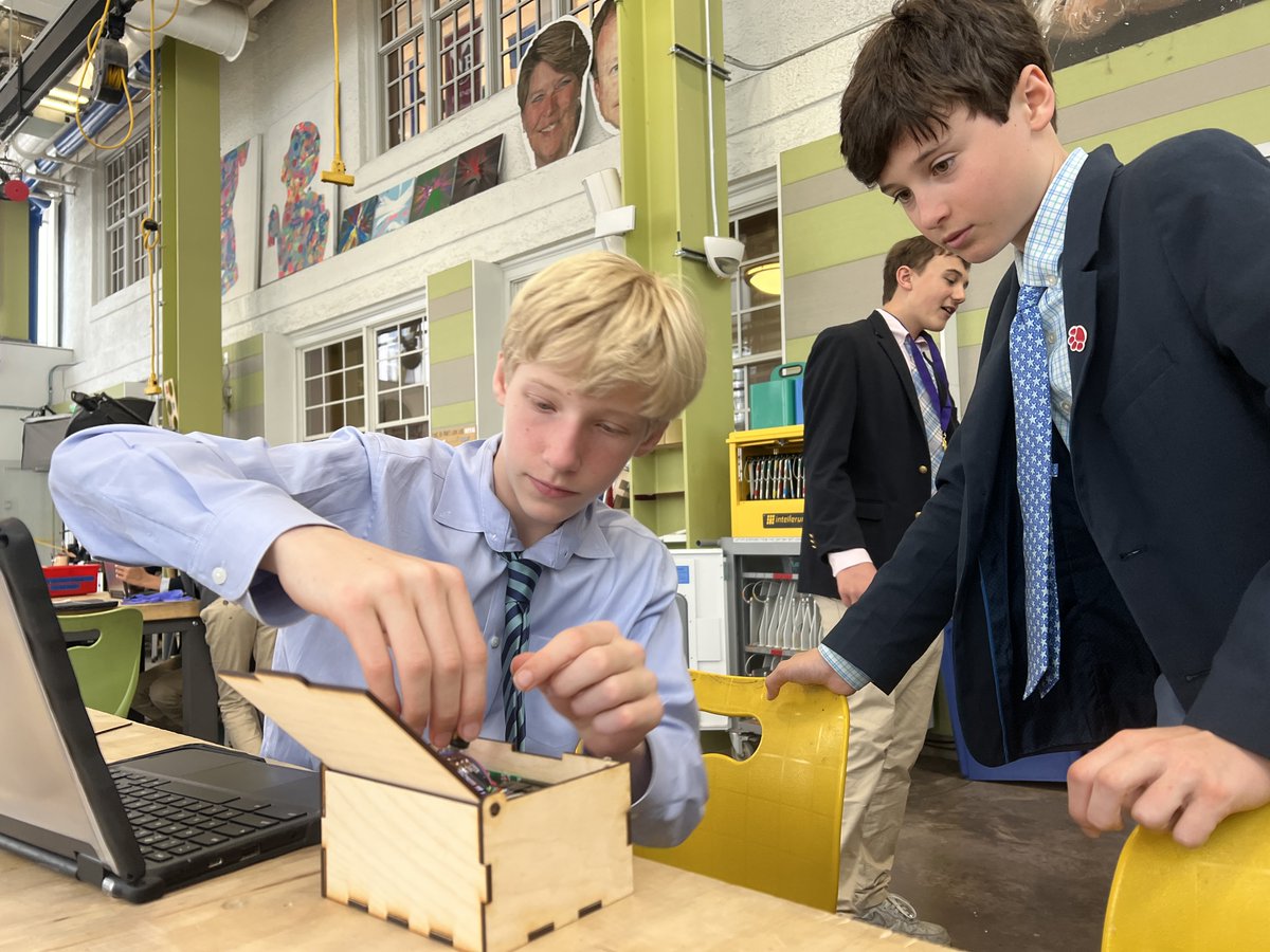 FessyiLab's tweet image. Final touches are being put on the Environmental Justice cross-curricular PBL projects as students prepare for Final Presentations. #projectbasedlearning #makered #makerspace #handsonlearning #buildtolearn