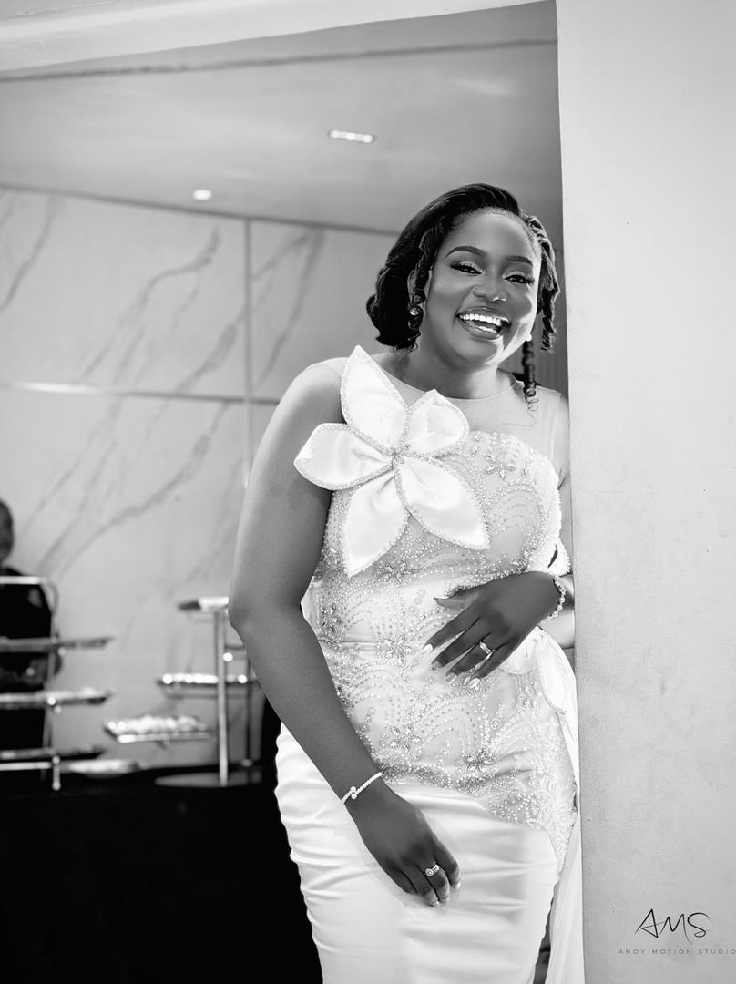 A ma Femme, mon épouse,

Porteuse d'amour, de vie et d'espérance. Je te souhaite un joyeux et heureux anniversaire.🎂
Chaque instant à tes côtés me rappelle l'immensité de l'amour de Dieu, cet amour qui ne connaît ni limite, ni fin.

Aujourd'hui, et au-delà du temps, je t'aime.❤️