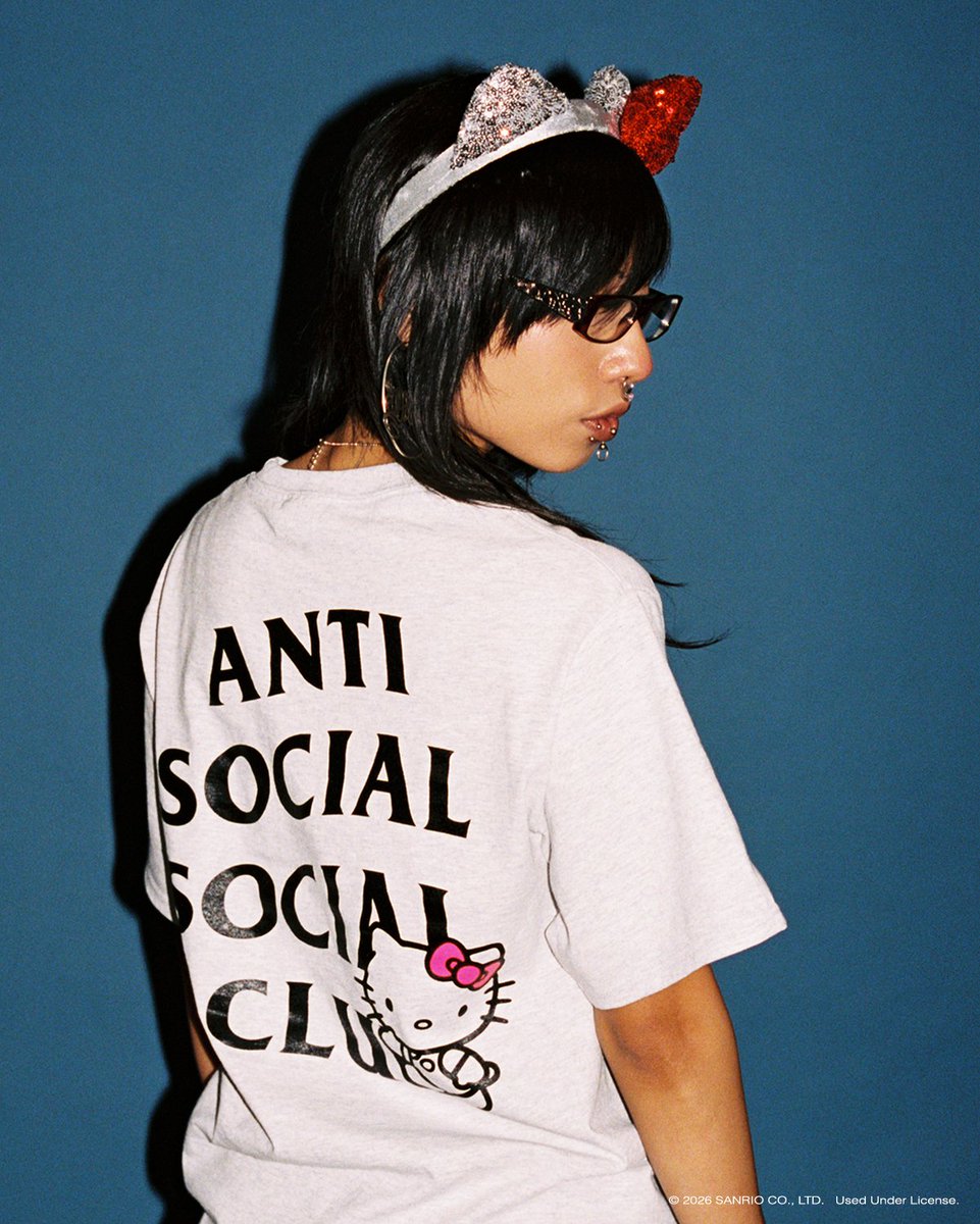 Hello Kitty tweet media