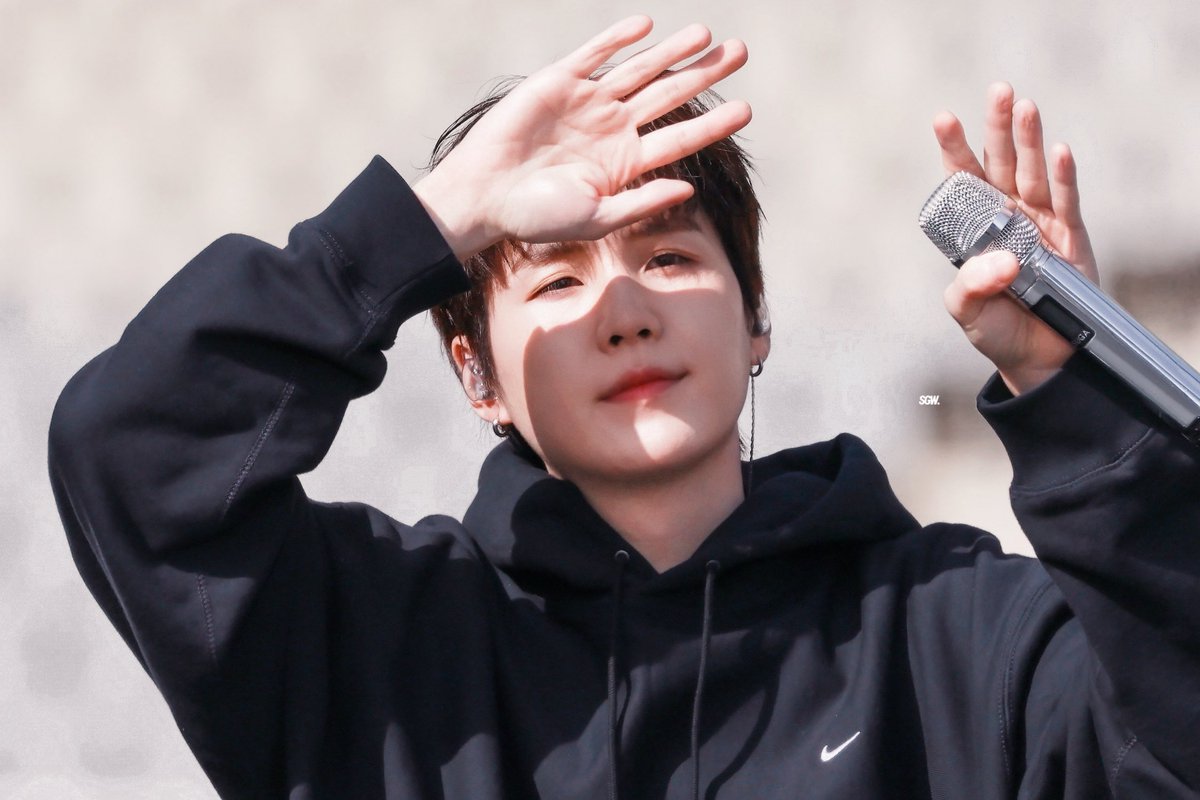 sugaworld_39's tweet photo. 260412 ARIRANG IN GOYANG D3
🐈☀️

#민윤기 #슈가 #SUGA
#BTS_ARIRANG https://t.co/K8uKiy8CAj