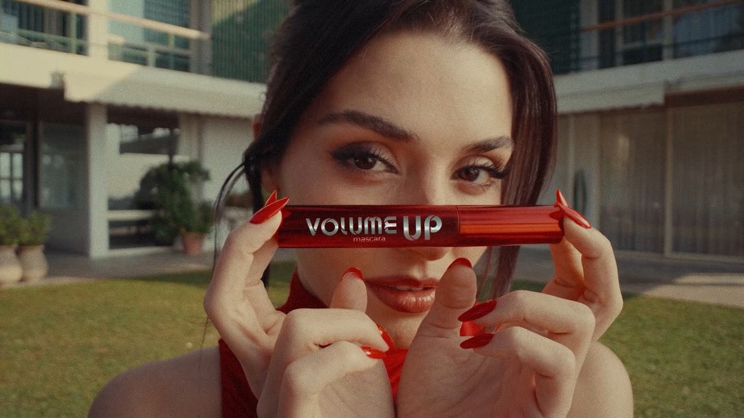 Hande Erçel🦋 tweet media
