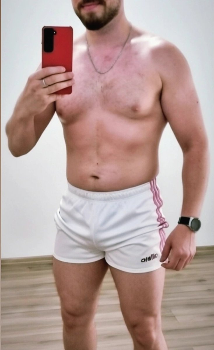 Mícheál Mac Fhlannchaidh tweet media