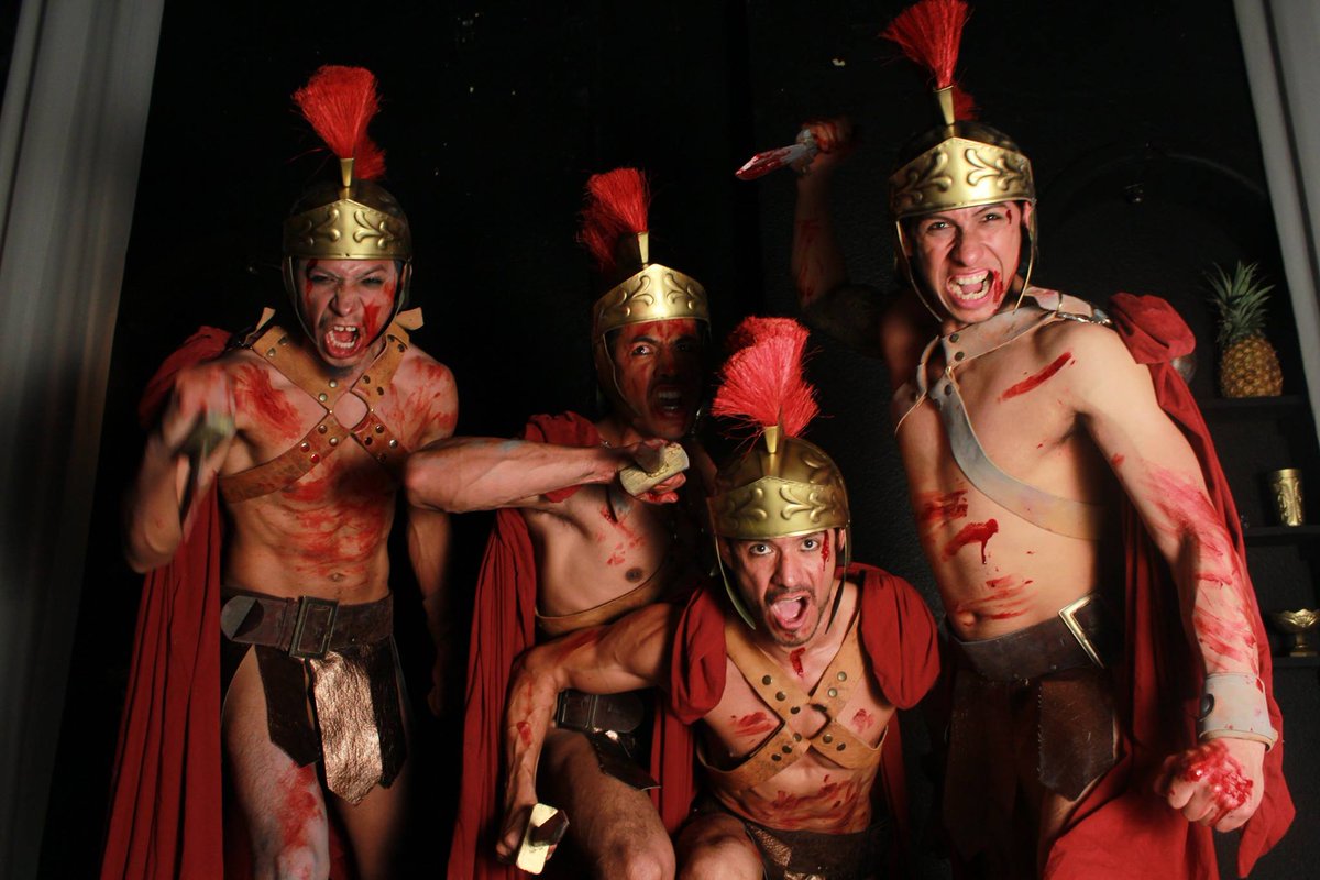 El__FoCo's tweet image. Cuando el #poder cansa, harta y el #pueblo se revela...
#Caligula, domingos de mayo a las 6pm. En este enlace tus boletos: descuentos.carteleradeteatro.mx/obra/caligvla/
#teatroindependiente #teatro #adultos @VamosAlTeatr0 @artes_promo @lemonmexico @ACulturatv @Teatromania_Mx @Entretenia