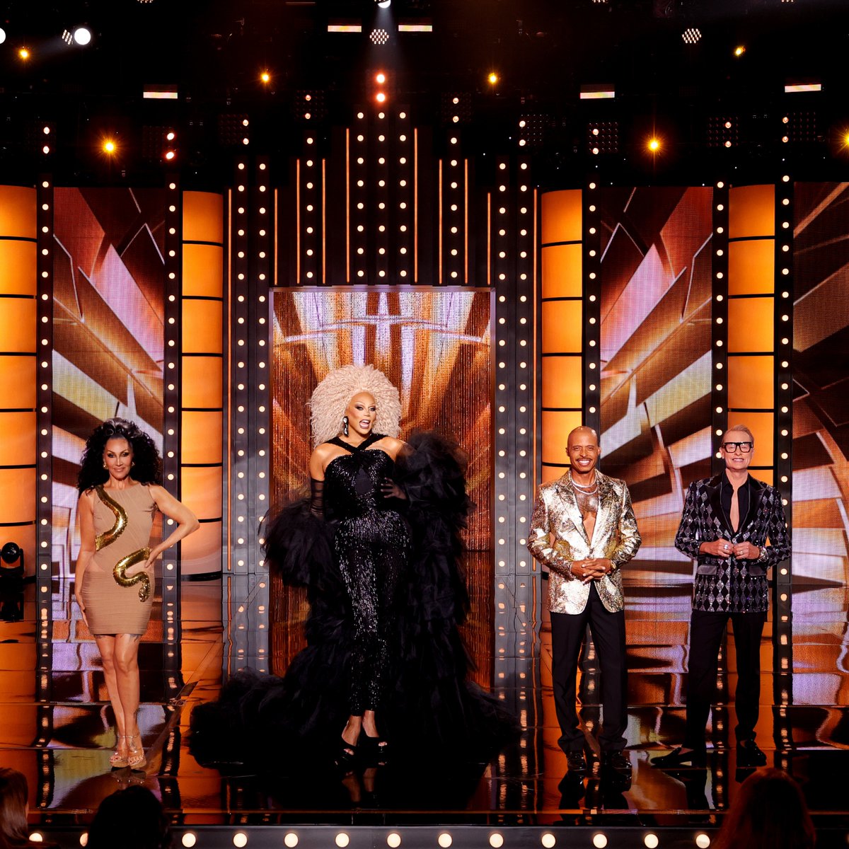 RuPaulsDragRace's tweet image. Bring back our judges! 🩷💫 The #DragRace Season 18 Finale airs TONIGHT at 8p on @mtv!