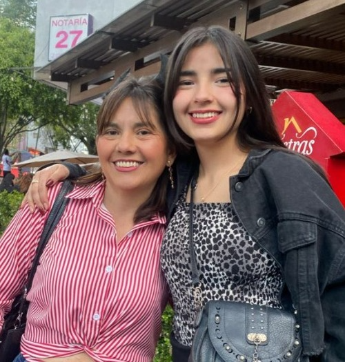 Sofiawhoree's tweet photo. les presento a mi amiga y a su mama
ellas son de la iglesia a donde me obliga a ir mi mama, su mama la quiere casar con alguno de la iglesia pero ella quiere ser libre y follar sin descanso, se quiere escapar
#prostitutasofi #sofiputita #zorra https://t.co/dgLI8HVCS0