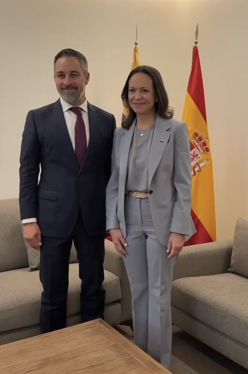 Si María Corina es de izquierda… explíquenme esta foto.

No pueden.

Lloren todo lo que quieran zurdos de mierda