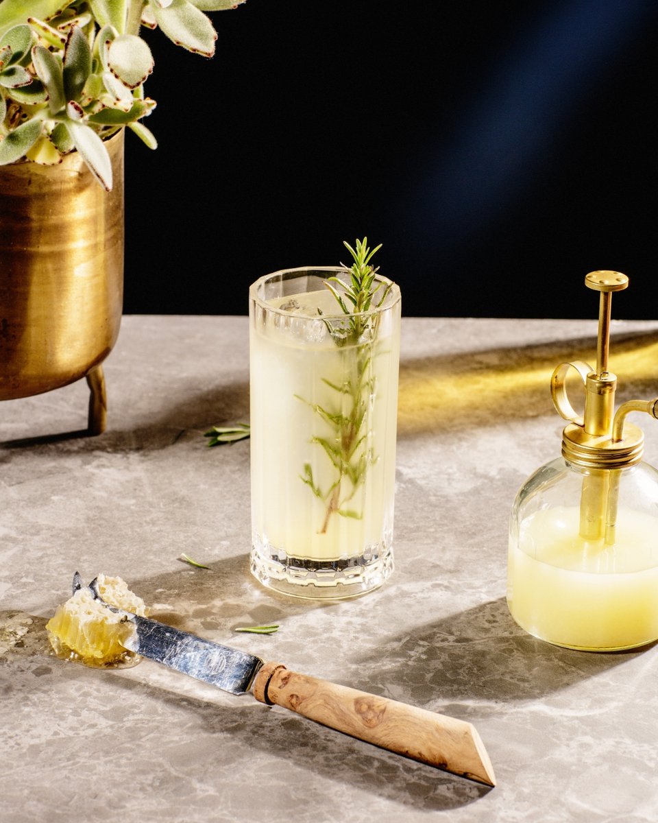 Boanndistillery's tweet image. A delicious #cocktail with #1848AppleBrandy, twice named #WorldsBestAppleBrandy Add 55ml 1848 Apple Brandy, 20ml honey syrup &amp;amp; 20ml lemon juice to a glass of ice &amp;amp; stir well. Top with ginger beer &amp;amp; enjoy! Shop 1848 Apple Brandy at boanndistillery.ie or at #BoannDistillery