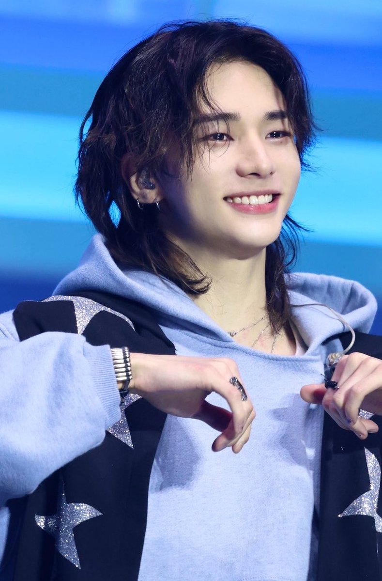 beca ❤️‍🔥 | 📚: the hunger games tweet media