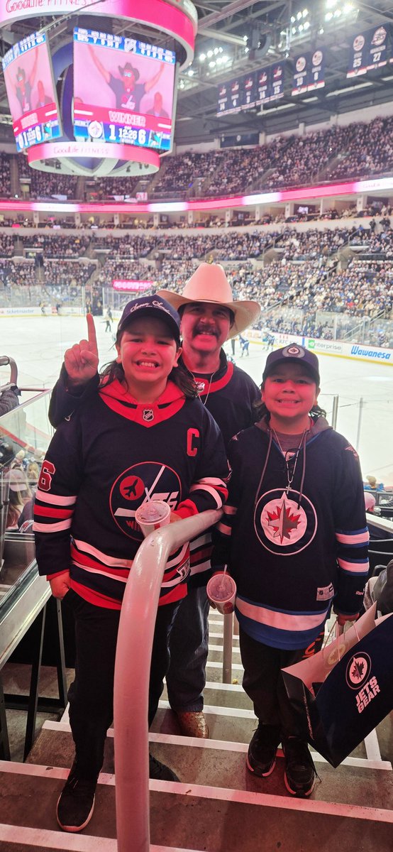 Big_G_09's tweet photo. That's curtains on a tough @NHLJets season 😐 Was great to watch the game last night vs @SanJoseSharks Even met legendary @ScottOake @hockeynight post game 🌟 #AfterHours #NHL Koda got a official game puck too 😎#BullsClub 🐂 🌾 🇨🇦 🏒 #AnythingForHockey 🙌 https://t.co/cuXDGCqb4p