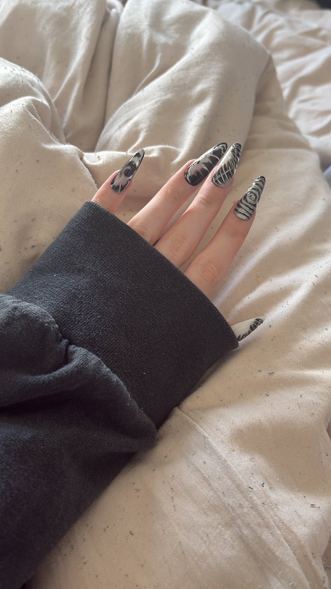 40N4 .° ༘🎧⋆ tweet media