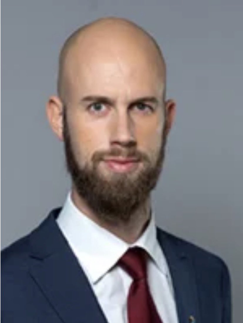 Carl-Oskar Bohlin kritiserar fackförbundet ST för deltagande i en manifestation mot fängelsestraff för 13-åringar. Att att en minister attackerar demonstrationsfriheten är skrämmande. Försöker han redan nu kvalificera sig som minister i Jimmie Åkessons regering?!