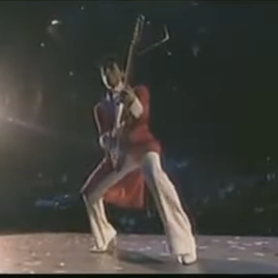 TMATSPodcast's tweet image. For both I Feel For You and Controversy at the March 29, 2004 Musicology Tour stop in LA Prince played his RnRHoF guitar and wasn’t being conceited calling himself funky - just honest #Prince #Live #Musicology #Tour