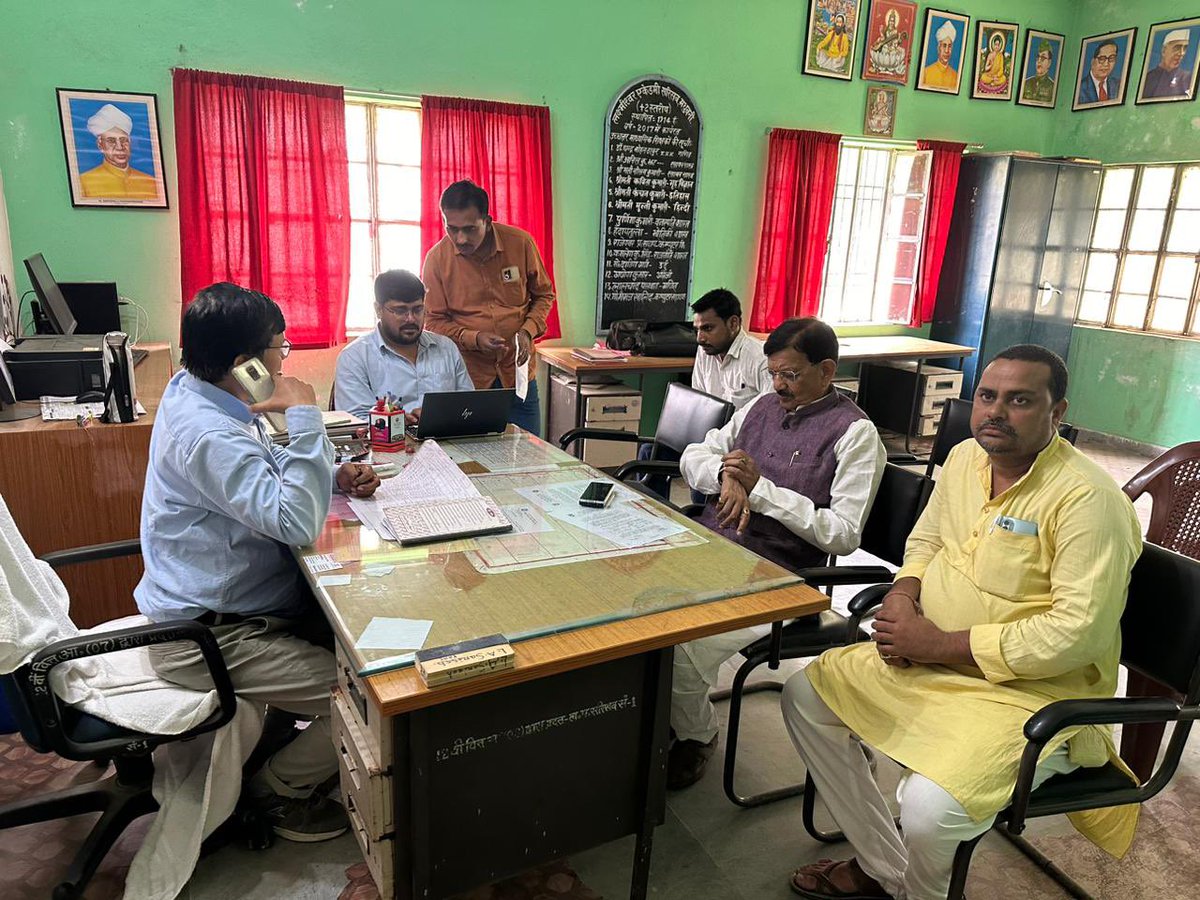 DrMadanMohanJha's tweet photo. मधुबनी में अपने साथियों के साथ https://t.co/oMVsKeYKX6