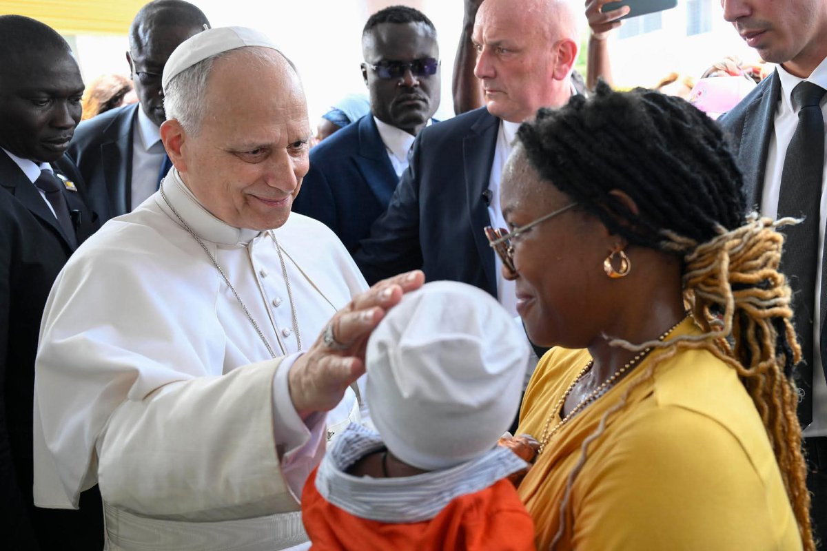 TheCameroonianZ's tweet image. 📍Hôpital Saint-Paul Douala.

*Visite Apostolique du Pape Léon XIV #Cameroon.

#PapeAuCameroun2026 #Cameroon #PapeLéonXIV © : Vatican Media