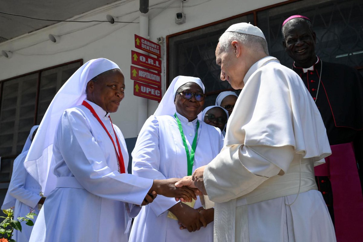 TheCameroonianZ's tweet image. 📍Hôpital Saint-Paul Douala.

*Visite Apostolique du Pape Léon XIV #Cameroon.

#PapeAuCameroun2026 #Cameroon #PapeLéonXIV © : Vatican Media