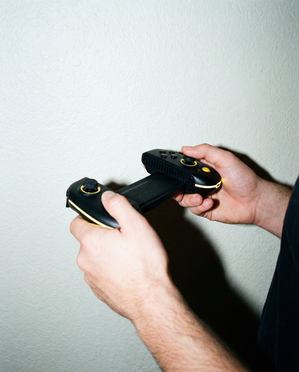 moonshotplay's tweet image. Gaming on your phone every day? If you're gonna do it, do it right. 

#playbetter
#GameInStyle
#mobilegaming
#gamingsetup