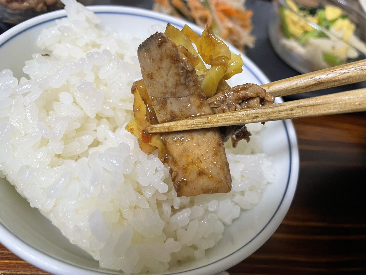 Tomo_Mrk3B01's tweet image. Looks so colorful &amp;amp; appetizing😋
I know it’s too late for #dinner now, but without easing my empty stomach growling for food, I can’t even get sleep tonight! Okay. Then, let’s eat😉
#cookingathome 
#おうちごはん 
#twinglish 
#Twitter家庭料理