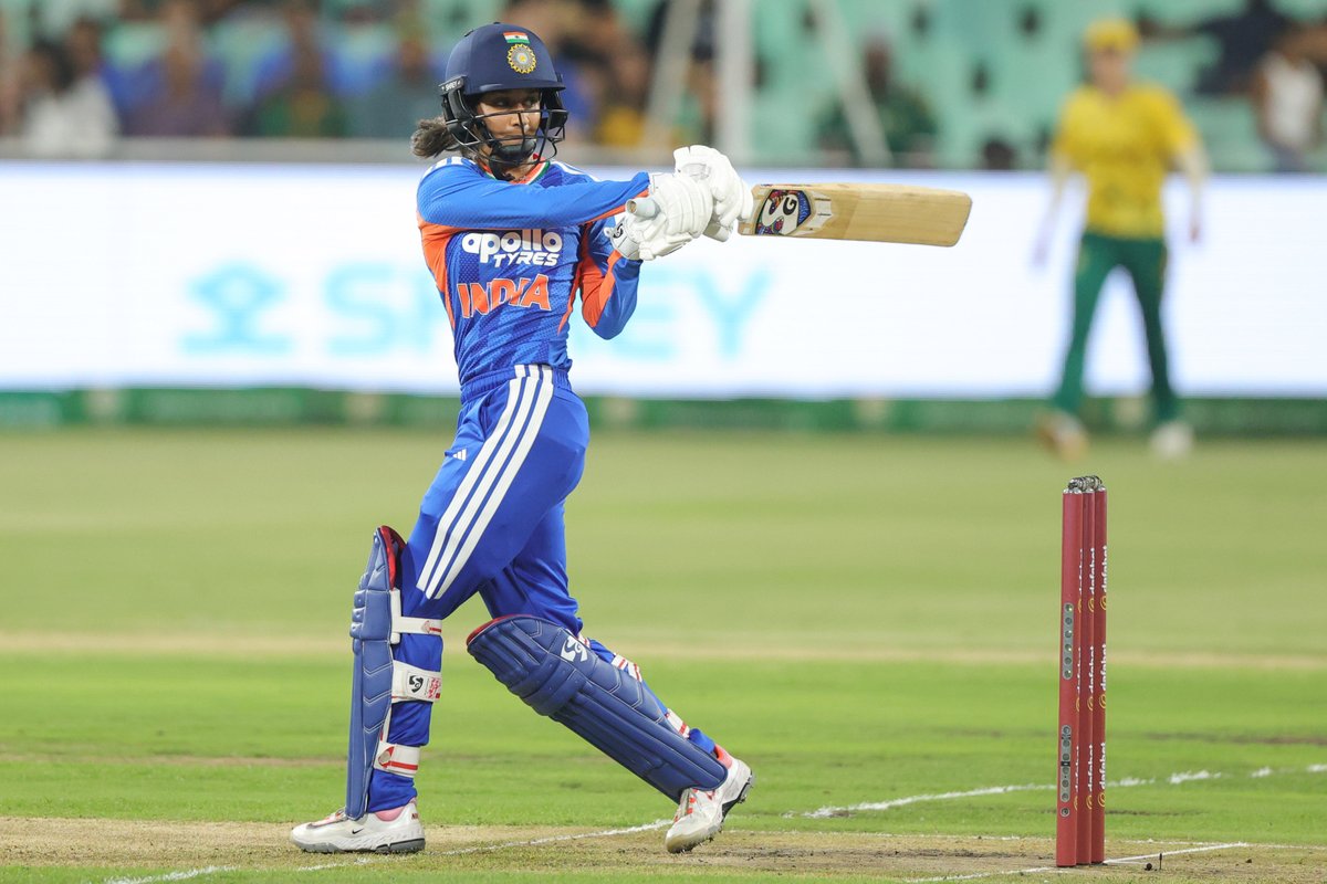 BCCIWomen's tweet image. Captain Harmanpreet Kaur and Jemimah Rodrigues rebuilding for #TeamIndia 🤝

80/2 after 11 overs.

Updates ▶️ bit.ly/SAWvINDW-1stT2…

#SAvIND | @ImHarmanpreet | @JemiRodrigues