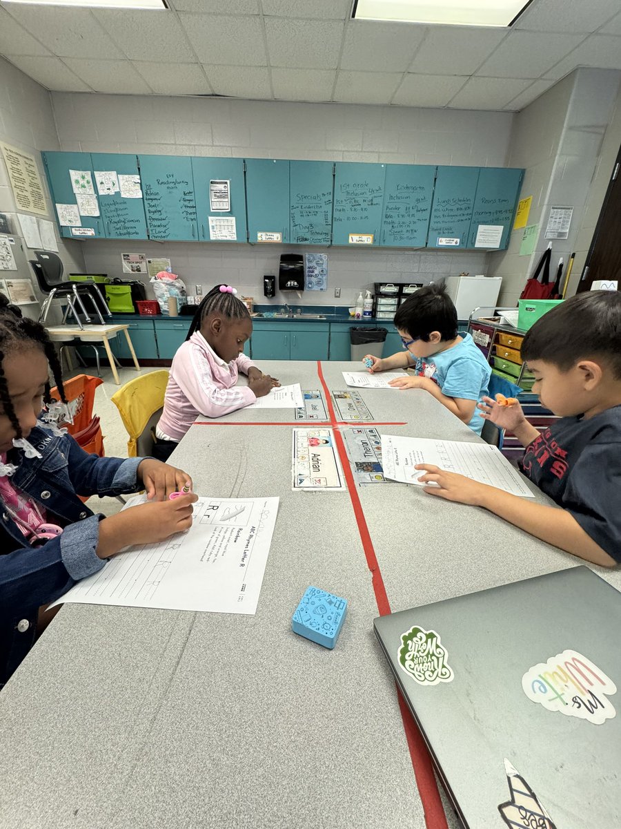 raechellw_speak's tweet image. Speak K-1st  have been working hard all week. Today, they practiced their “All About Me” presentations as they prepare to speak to peers next week—using 👀, 👂, and 🗣️ skills! #AutismAwarenessMonth #focusonthegood @HumbleISD_JFE @HumbleISD_