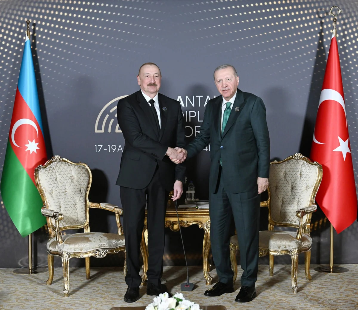 reportaznews's tweet image. ❗️Meeting between Ilham Aliyev and Recep Tayyip Erdogan gets underway in Antalya

➡️ report.az/2849371

#report #reportaz #reportnewsaz #news #breakingnews #azerbaijan #türkiye #presidents #meeting