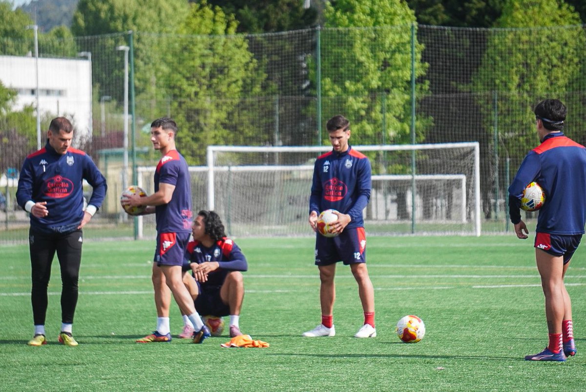 PontevedraCFSAD's tweet photo. ⚔️💪

#𝐆𝐑𝐀𝐍𝐀𝐓𝐄®️♥️
#PrimeraFederacion | #VersusELearning https://t.co/MmWbXgqLlu