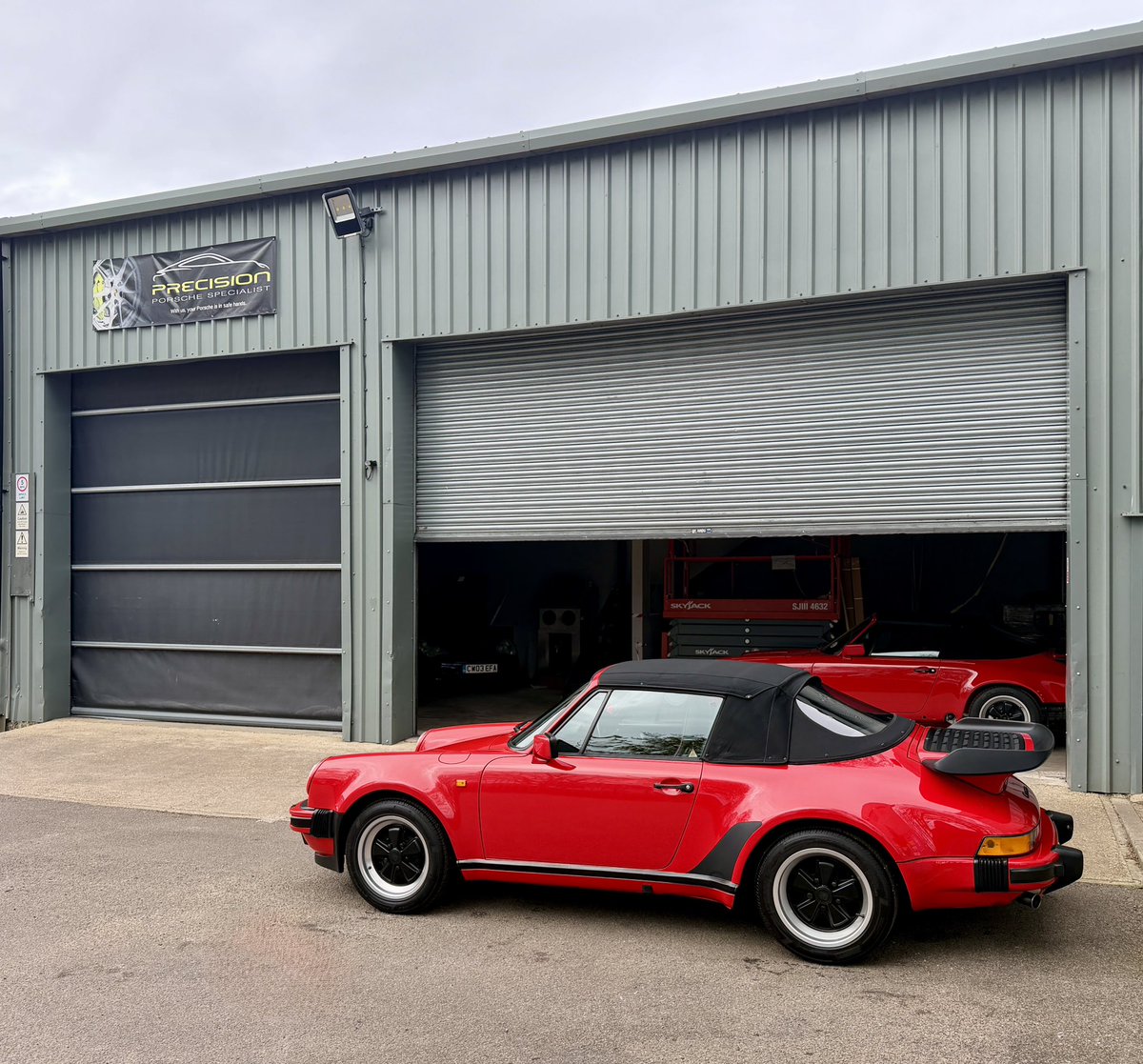 NutleySports's tweet image. Top service from the team at @precisionporsche911 who have just completed a pre-purchase inspection on our 1989 Porsche 911 3.2 Carrera Super Sport Cabriolet for our new owner Daniel.

#SOLD #porsche #porsche911 #911 #nutleysportsprestige