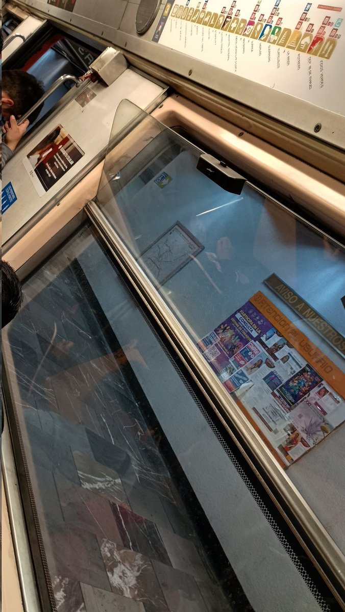 Edd_mx's tweet photo. @MetroCDMX Ya pasamos el tumulto y esto sigue sin avanzar, línea 3 #L3 https://t.co/7ouVuamtTS
