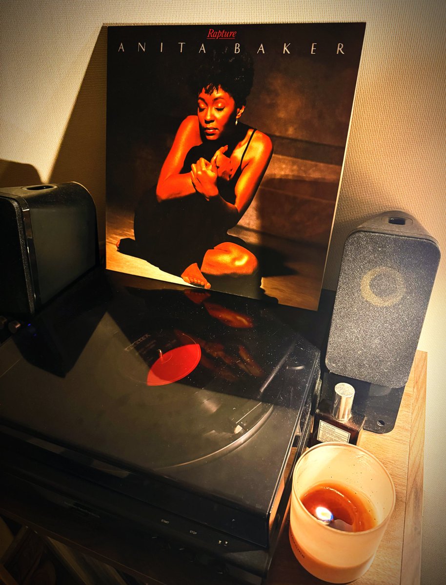 justippei's tweet image. 今夜はこの名盤。
沁み入るような唄声。

#MidnightMusic 
#AnitaBaker @IAMANITABAKER #Rapture