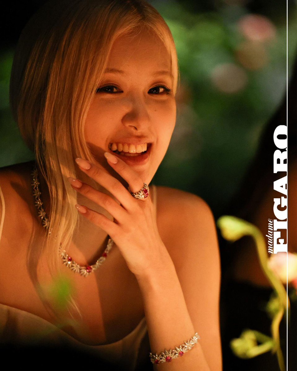 roseannebrasil's tweet image. 📸| Atualização de Madame Figaro HK com Rosé no Instagram.

 #ROSÉ #로제 @numberoneHQ