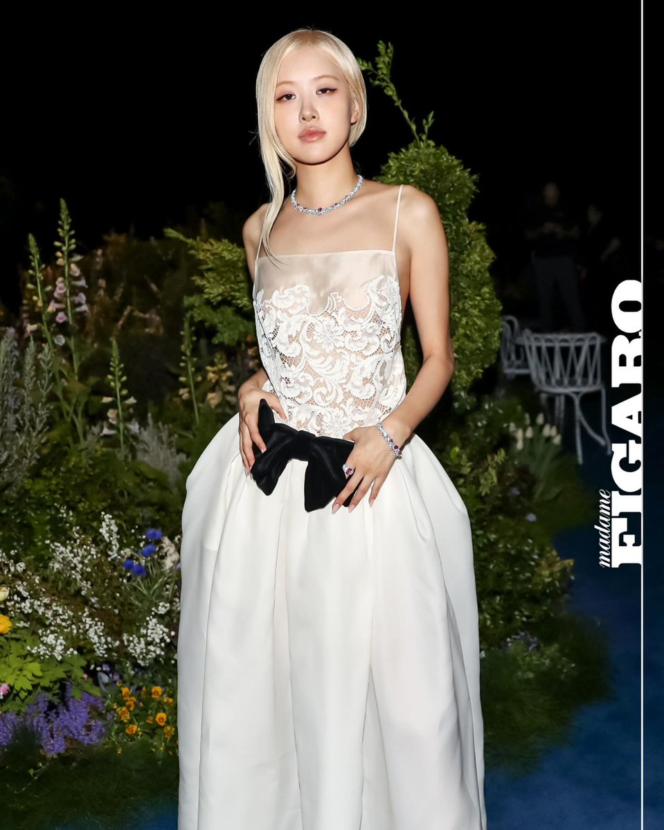 roseannebrasil's tweet image. 📸| Atualização de Madame Figaro HK com Rosé no Instagram.

 #ROSÉ #로제 @numberoneHQ