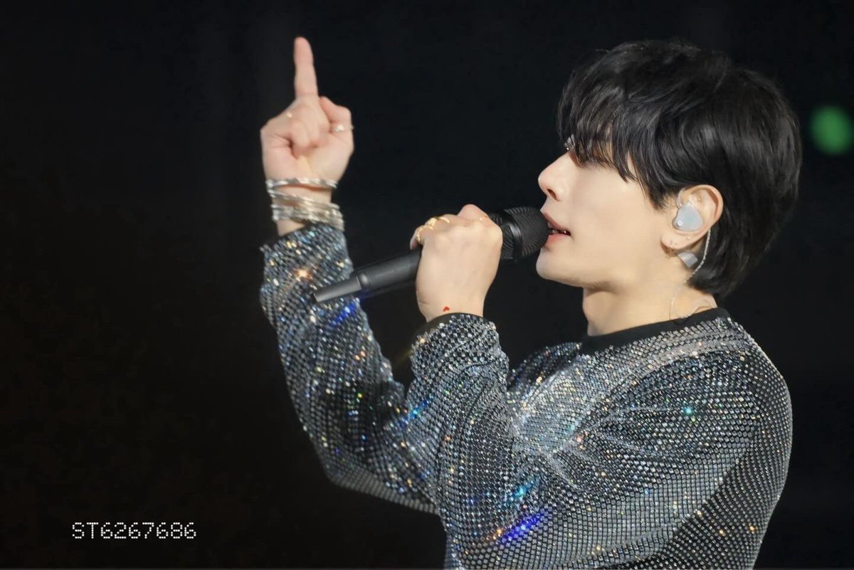 st6267686's tweet photo. 20260411 PARK HYO SHIN LIVE A&amp;E 콘서트 막콘 

사진은 다 같아보여도 매순간의  대장이다…..

#박효신
#대장
#parkhyosin
#朴孝信
#パクヒョシン https://t.co/lzpi0b8iIz