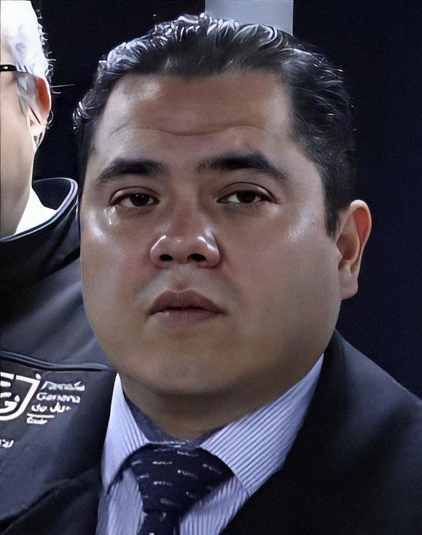 Este cerdo corrupto es el fiscal que pidió dinero a la mamá de Edith para hacer su pinche trabajo. Se llama Luis Eduardo Poletti y también es responsable de que la mataran.